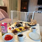 Fresh Familie With Outdoor Sauna Lodge